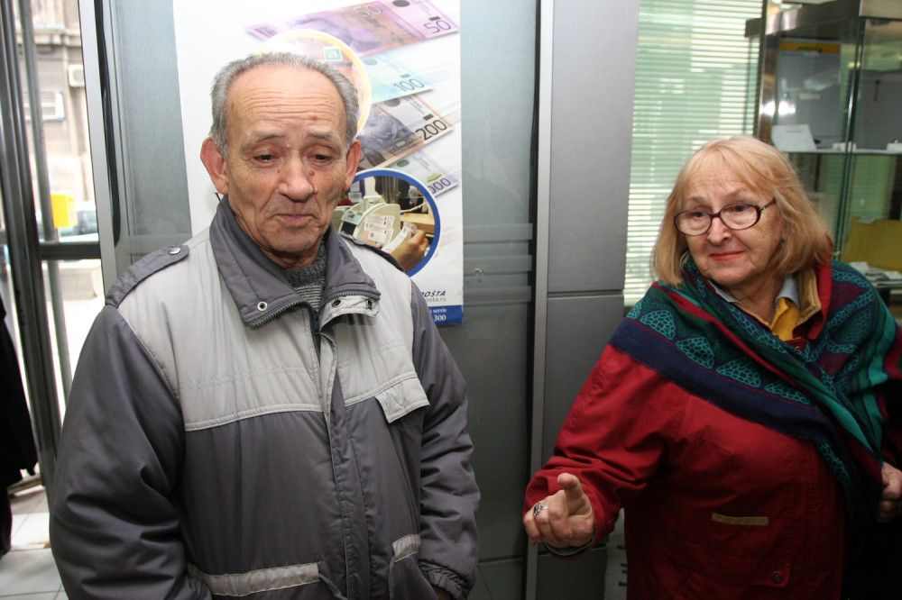 Jednokratna pomoć penzionerima stiže mesec dana ranije! Ovo je tačan datum!