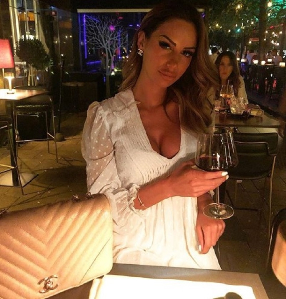 Iva Grgurić harala sa grupom opasnih momaka! Zadrugarka zavodila dede, oni ih krali!