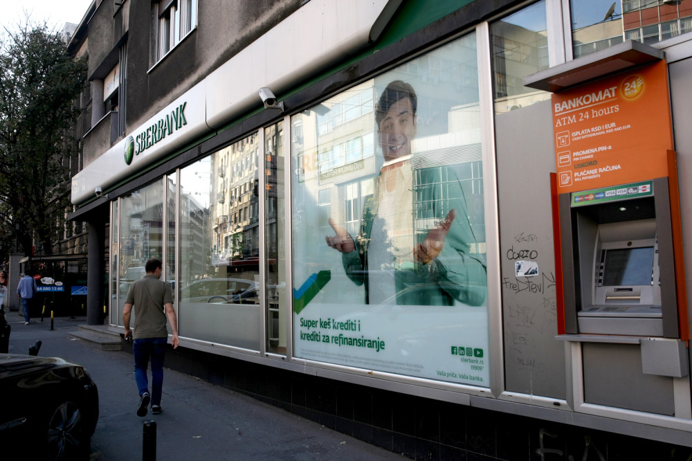 Milana ojadila zaposlena u banci! Hitno žele da ga ućutkaju! Pretnje neprestano stižu, a razlog krađe je užasan!