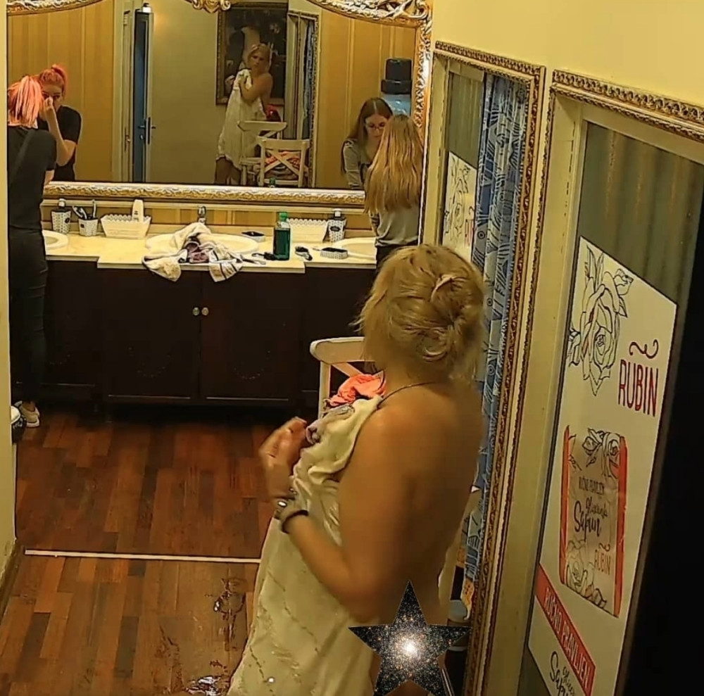 Jelena Golubović digla noge, ispale joj grudi, a onda je usledila se*si masaža! (VIDEO)