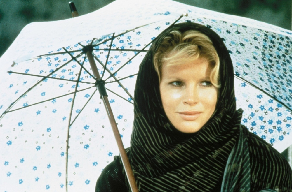 Bila je najlepša žena Holivuda, a danas se potpuno izdeformisala! Niko je ne prepoznaje (FOTO)