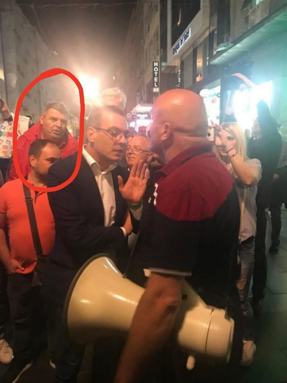 Osuđeni Đilasov pristalica napao Vesića!