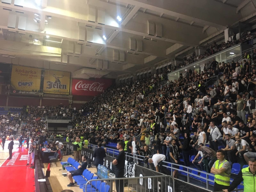 Partizan bije važnu bitku pred punim tribinama, a oni su posebna snaga crno-belih (FOTO)