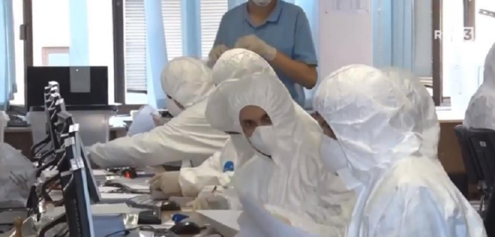 Kao da se čuvaju od kuge i same smrti! Izborna komisija iz Prištine ovako broji glasove iz centralne Srbije!