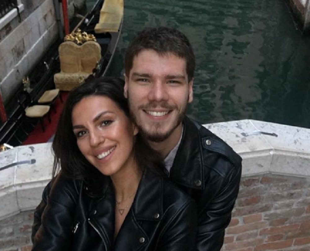 Naš poznati pevač postao otac! Detetu dali prelepo ime!