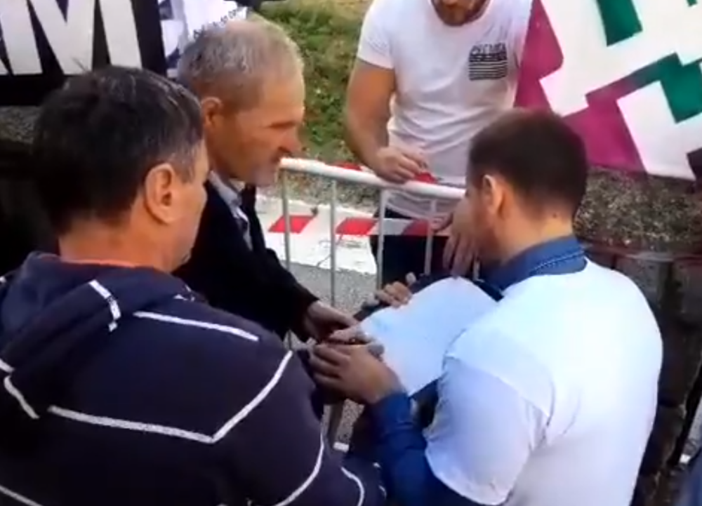 Milan je slep i zbog lažnog duga hteli da mu oduzmu kuću i izbace ga na ulicu! Sada mu je pomogao narod u Lazarevcu!