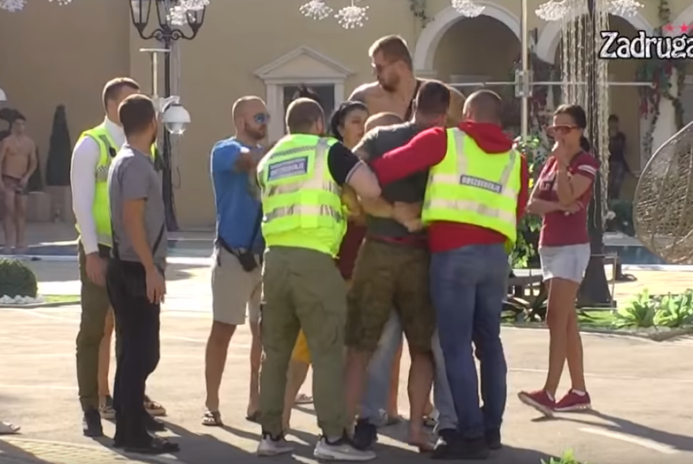 Vladimir Tomović izveden iz Bele kuće zbog tuče sa Gagijem! Obezbeđenje ga prati u stopu!