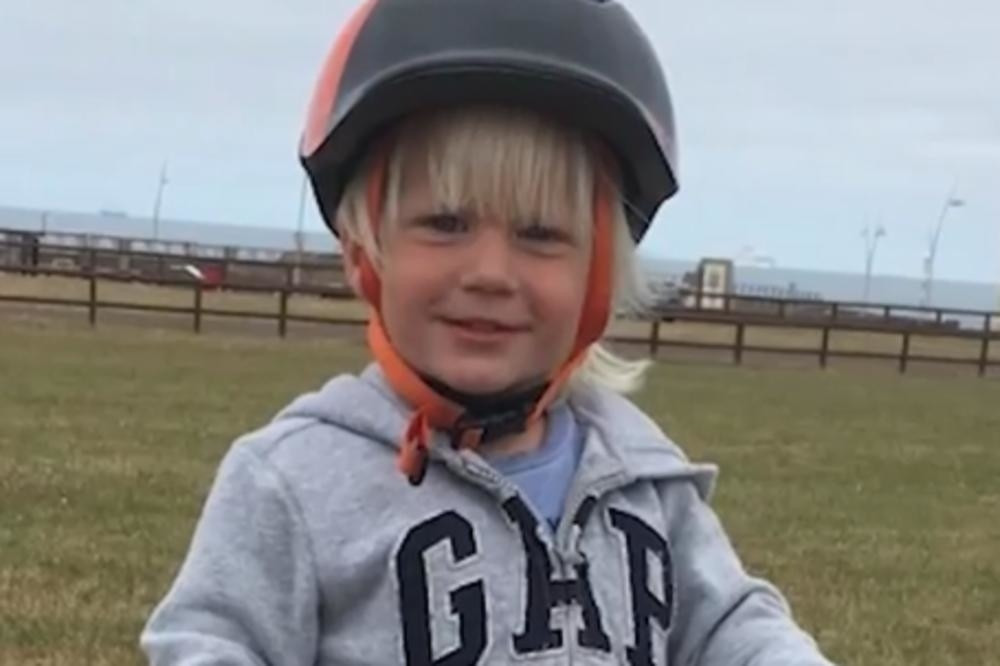 Došli mali Ivica i deca iz ulice kod Ivičinog dede...