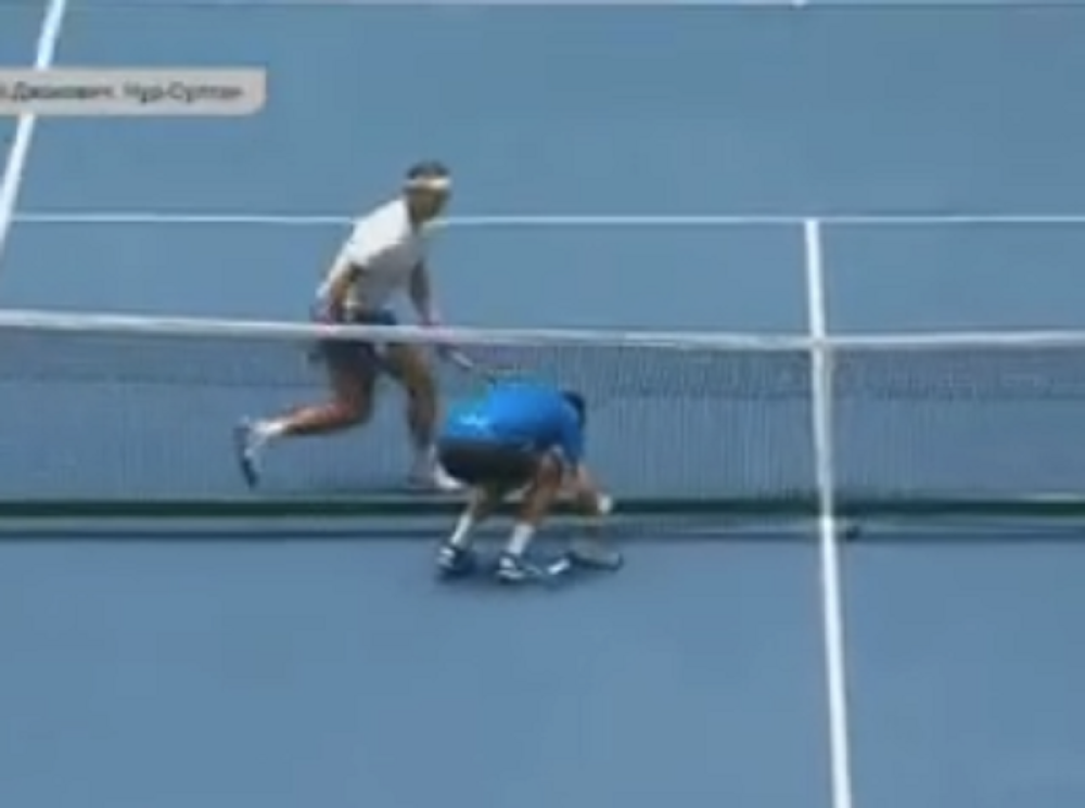 Đoković izgubio! Istrčao na mrežu, Nadal ga brutalno pogodio lopticom, Srbin pao na zemlju od bola! (VIDEO)