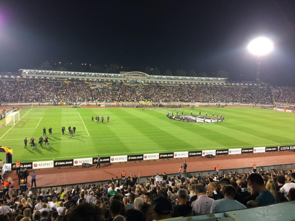Čuveni Englezi žestoko ponizili "Grobare", stadion Partizana uporedili sa WC ŠOLJOM! (FOTO)