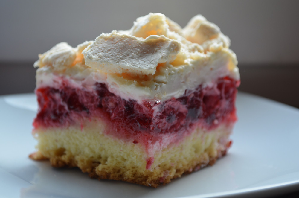 Kolač "Lenji muž", savršeno kremasta poslastica sa osvežavajućom malinom!