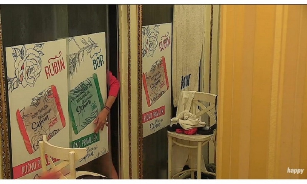 Milijana u vreloj akciji pod tušem! Milojka će strefiti srčka ako sazna šta radi dok on spava!