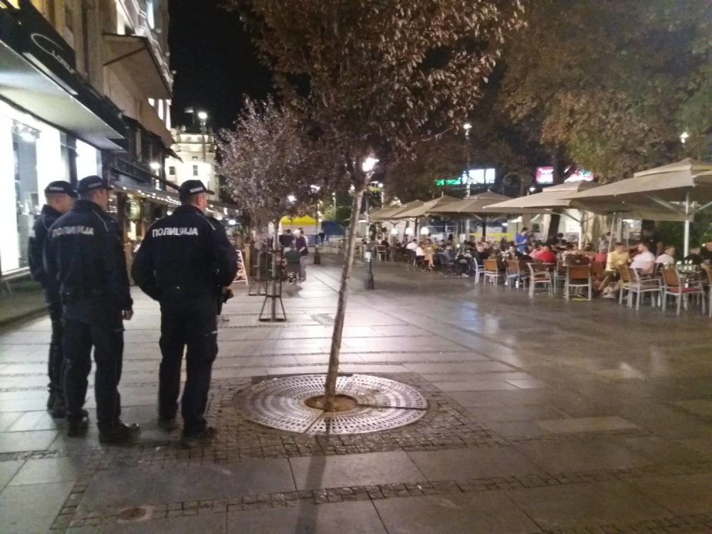 Navijači Mančestera se našli u centru Beograda posle pobede, kamera uhvatila šta su radili! (VIDEO)