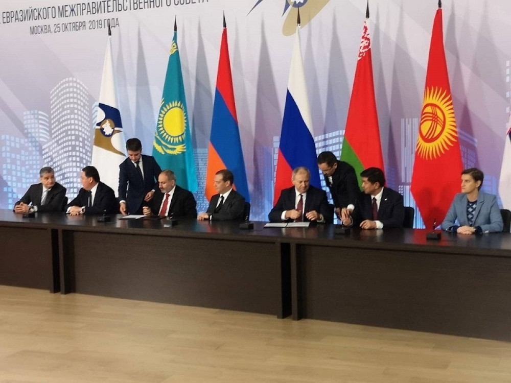 Potpisan istorijski sporazum, Brnabić se oglasila iz Skolkova, srpski sir i rakija idu na Istok!