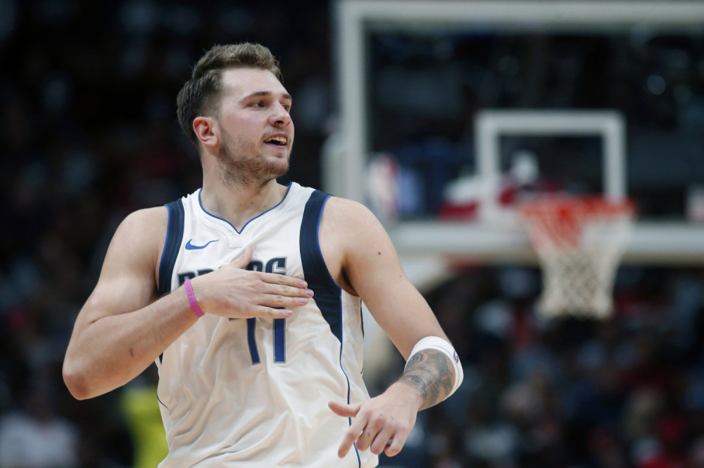 Luka Dončić pogađao i pogađao, "sam" pobedio Pelikanse! Jedan od heroja NBA večeri (VIDEO)