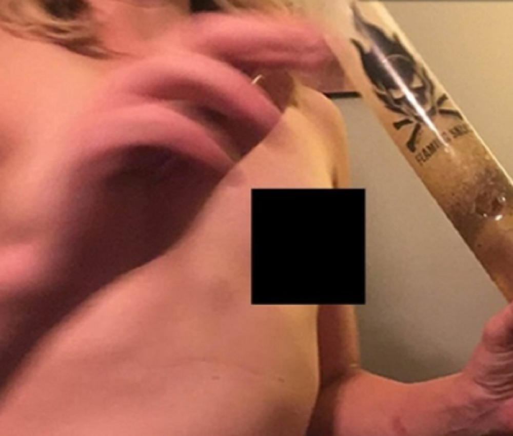 Procurile lezbo slike političarke na kojima se drogira! (FOTO)