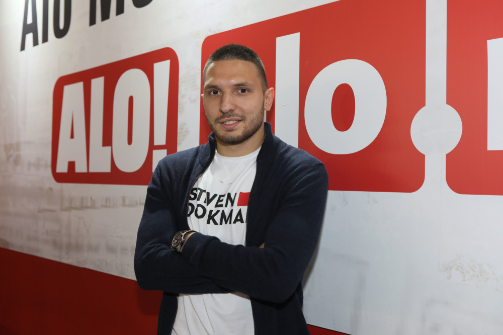 Fudbaler Partizana nam pokazao vežbe koje možete raditi kod kuće, sjajan način da prekratite vreme! (VIDEO)