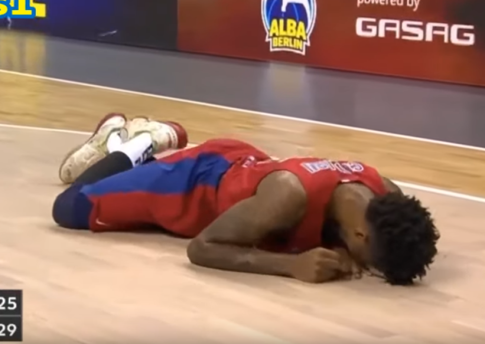 Horor na utakmici CSKA, snimak čuvenog košarkaša potresao sportsku javnost (VIDEO)