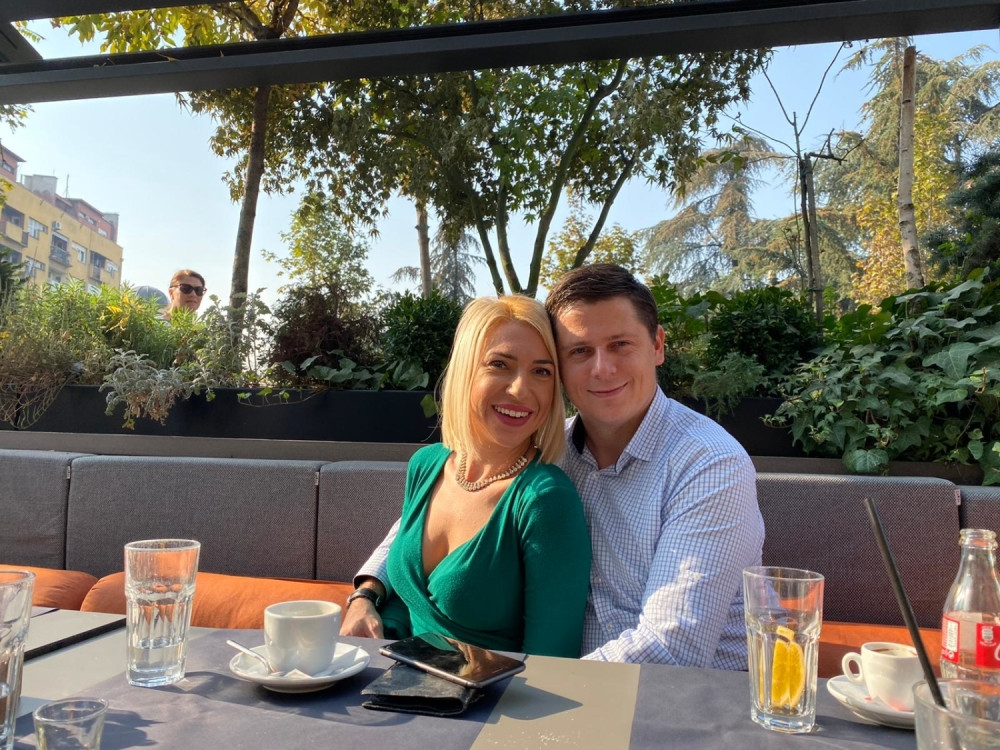 Jovana Jeremić proslavila rođendan sa suprugom i prijateljima, ali najbitniji gost je izostao! (FOTO)