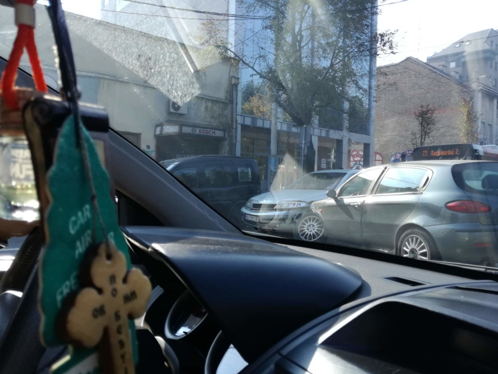 Sudar vozila izazvao saobraćajni kolaps!