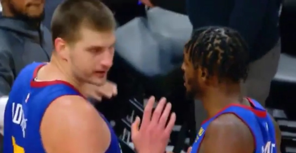 Svi se pitaju što ovo nije radio za Srbiju na Mundobasketu?! Jokić pokazuje nove "veštine" u njegovoj igri! (VIDEO)