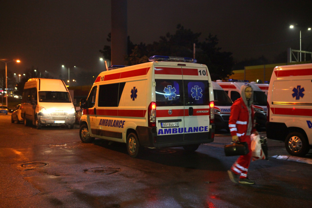 Na dečaka (6) pala metalna kapija! Napukla mu lobanja, lekari se bore za život mališana