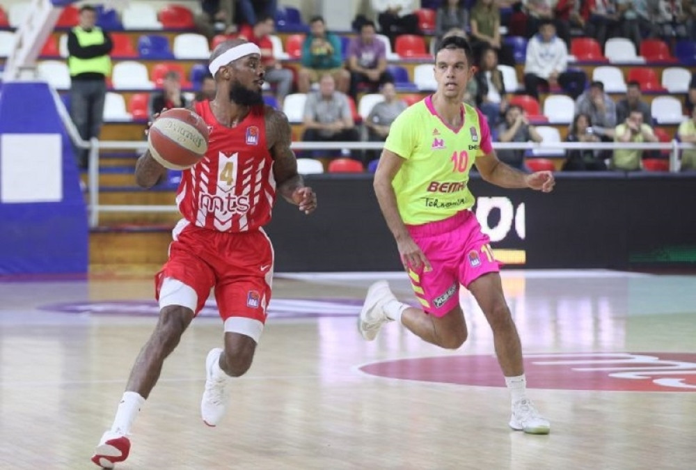 Zvezda na krilima Davidovca ubedljivo savladala Megu! (FOTO)