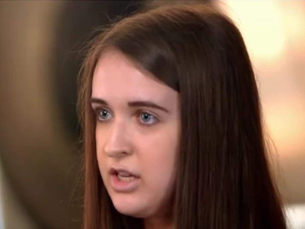 Bacila je na pod i 19 puta izbola nožem! Zbog izmišljene internet "igre" umalo da strada devojčica!