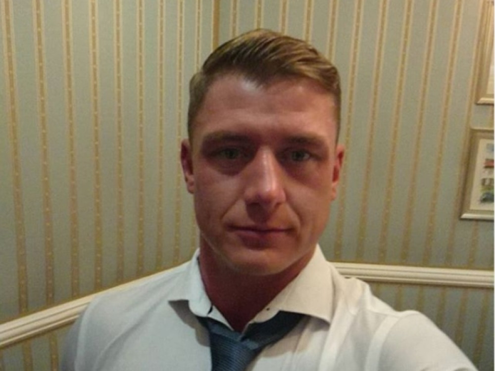 Pobegao iz vojske da bi snimao gej filmove! Danijel dnevno zarađuje oko 130.000 dinara a, evo šta devojka misli o njegovom "zanatu"!