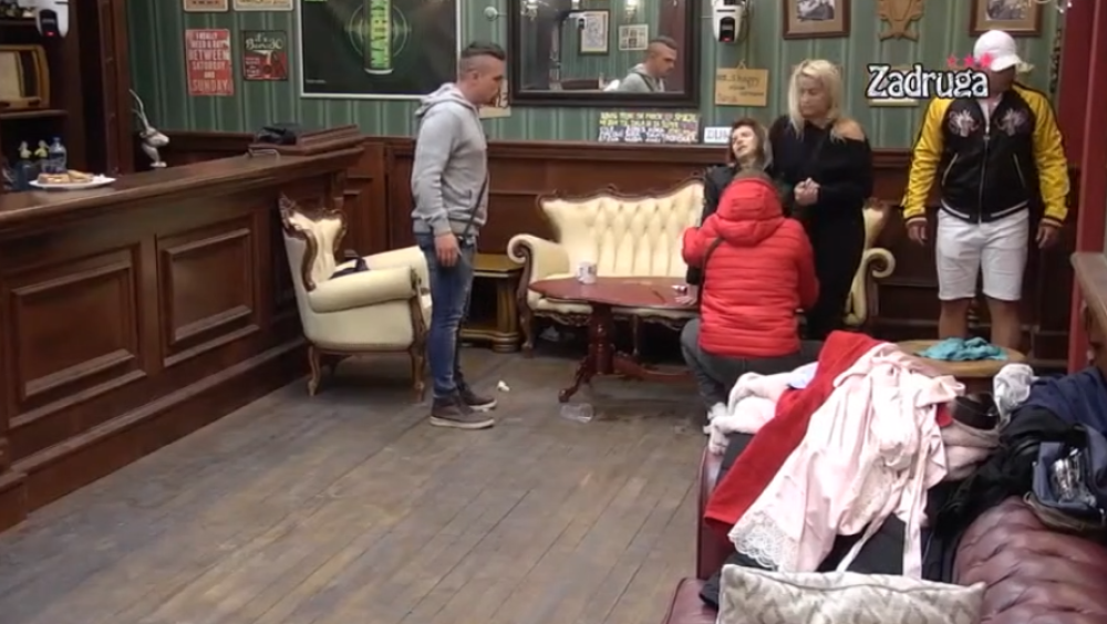 Zadrugarka pala u nesvest! Odjednom se srušila, hitno je izveli napolje! (VIDEO)