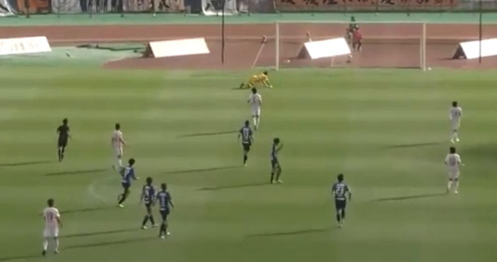 Japanac za 90 sekundi primio dva gola sa protivničke polovine (VIDEO)