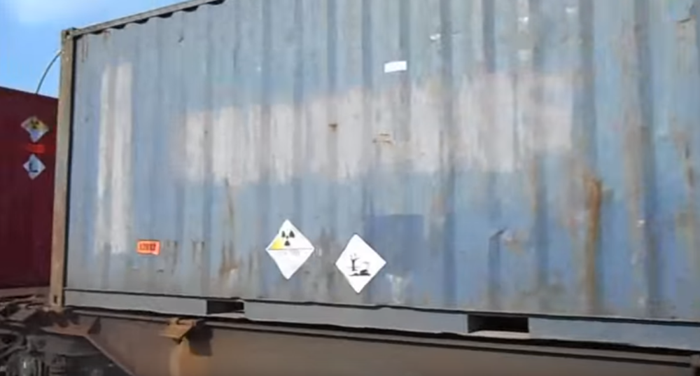 Voz koji je prevozio AMONIJAK izleteo iz šina!