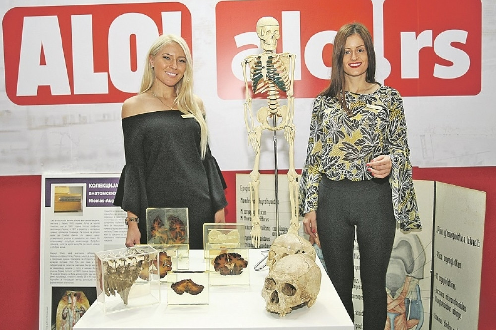 Atraktivne asistentkinje pokazale glavu Mate Hari!