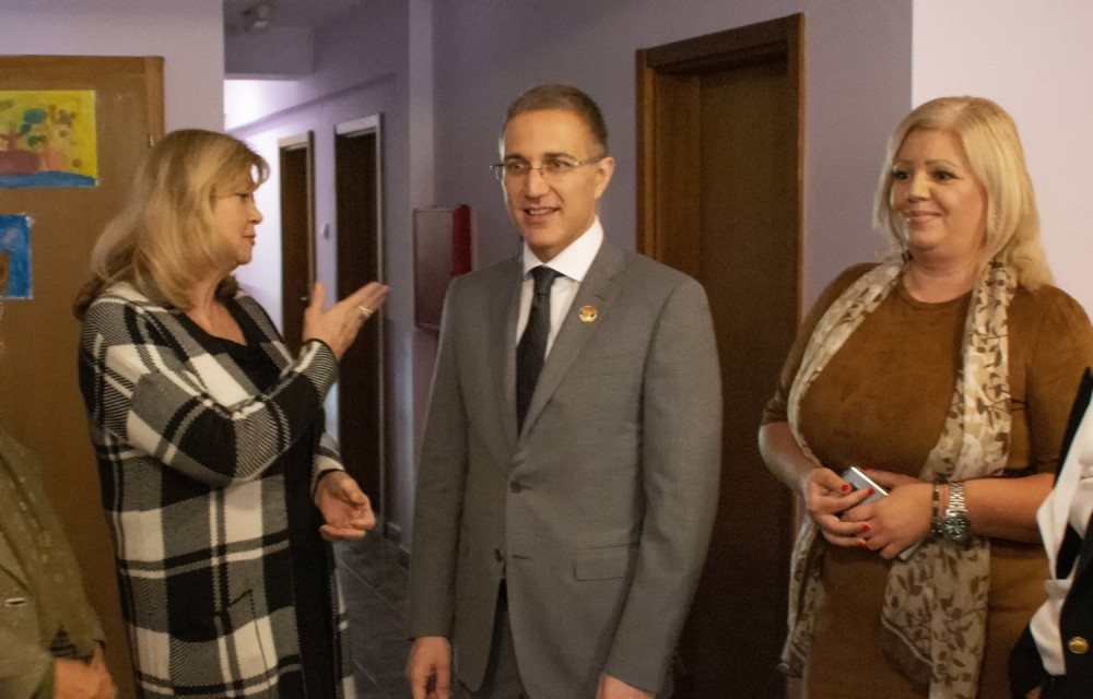 Nebojša Stefanović u poseti Sigurnoj kući (FOTO)