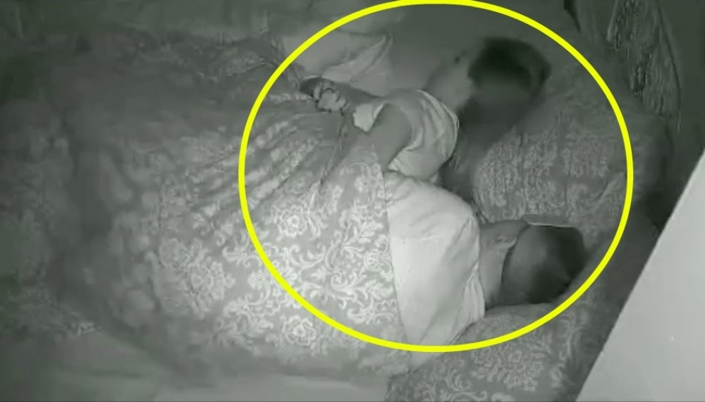 Milijana se nabijala Milojku ispod pokrivača! Starac se premorio od vrele akcije! (VIDEO 18+)