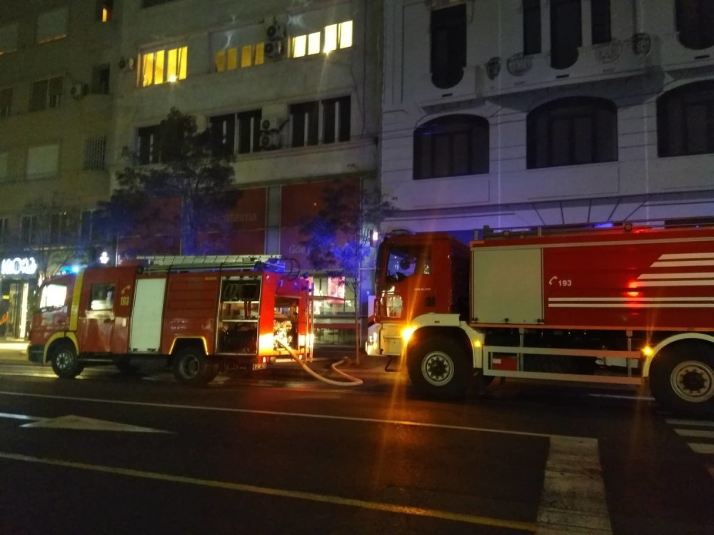 Ostala je u krevetu gde je spavala. Zbog dima i jake vatre nisu uspeli da dođu do nje!