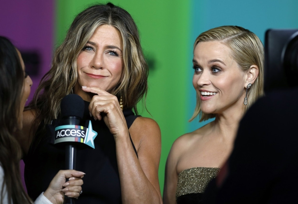 Dženifer Aniston održala modni čas: Ovako se nosi sako na golo telo!