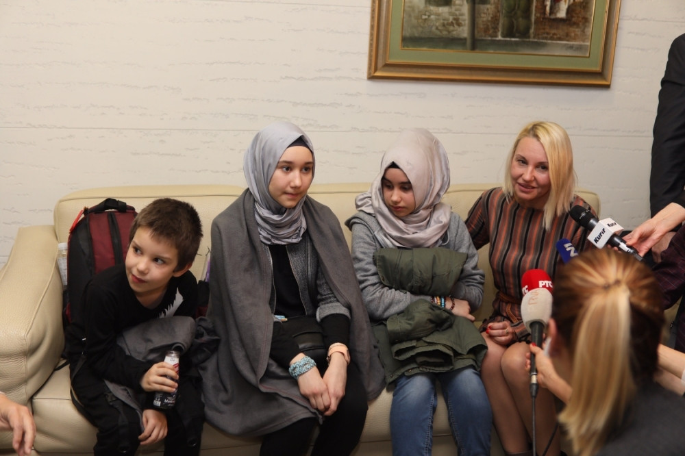 Deca su spašena u poslednjem trenutku! Utvrđeno da ih je otac zlostavljao i maltretirao, stariju ćerku planirao da uda!  (FOTO)