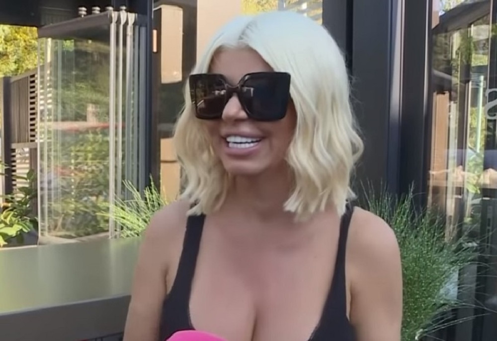 Dara Bubamara spustila pantalone, podigla majicu, a brusa nema (FOTO)