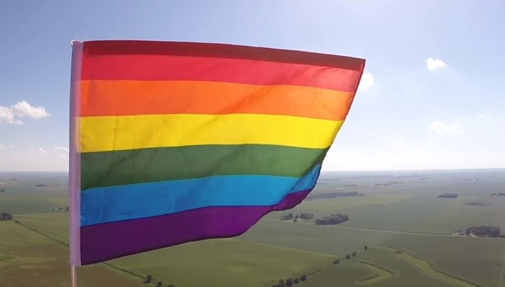 Gej parovi će moći da usvajaju decu