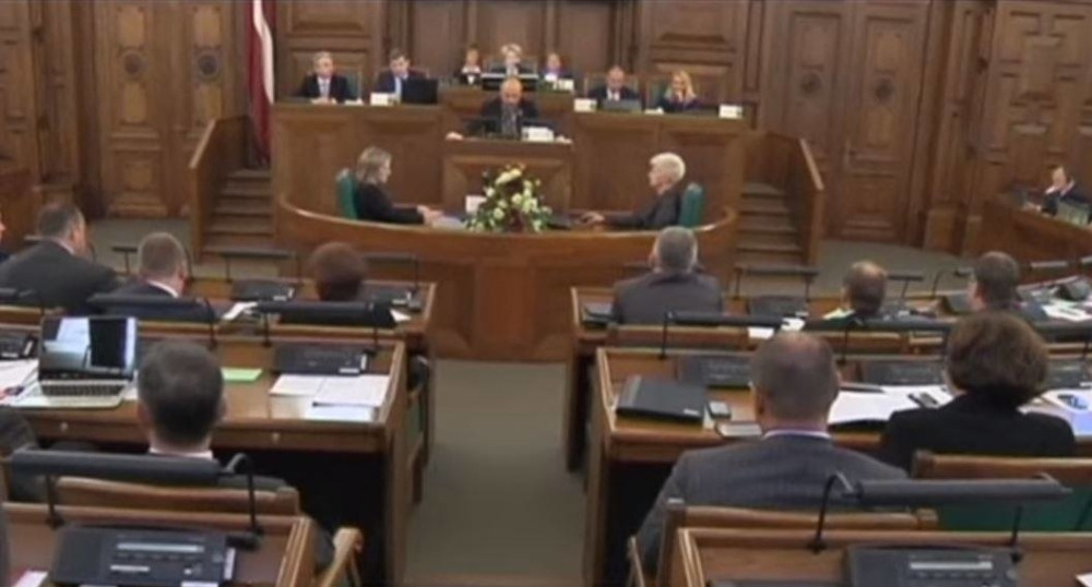 Informacije isplivale na Tviteru, saznalo se koji ministar je gej