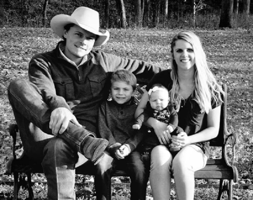 Poznatom pevaču preminula dvogodišnja ćerkica!