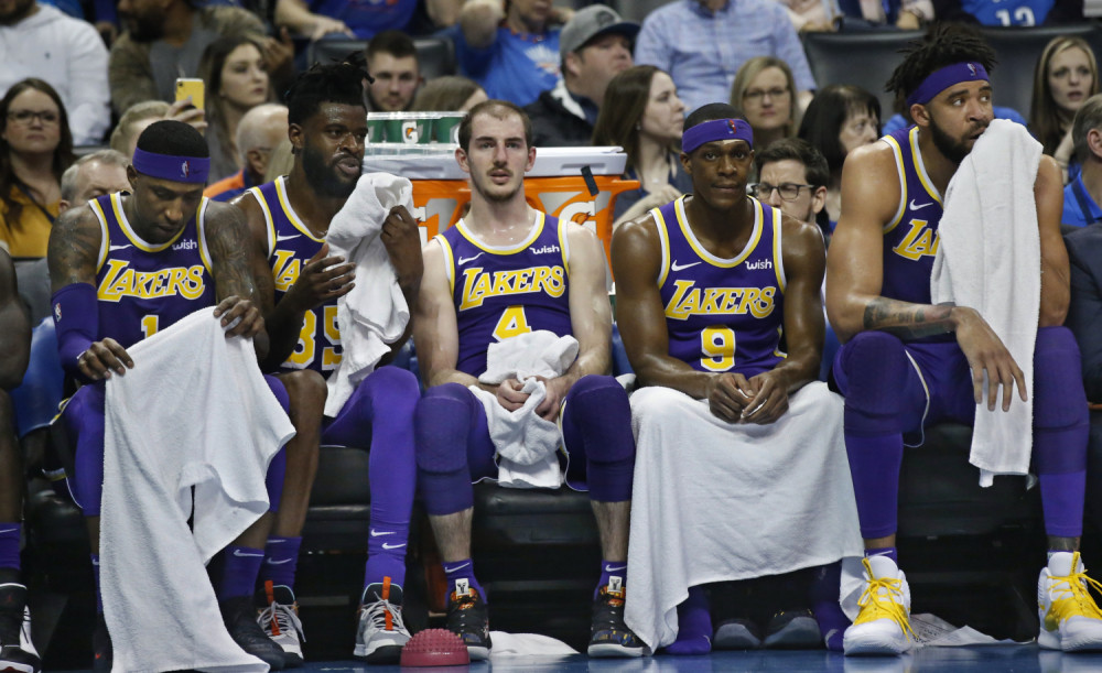 Pre pet godina izgubio je sestru, a sad su njegovi roditelji opet zavijeni u crno! (FOTO)