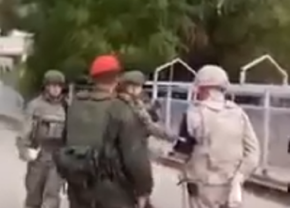 Susret turskih i ruskih vojnika na granici pun napetosti (VIDEO)