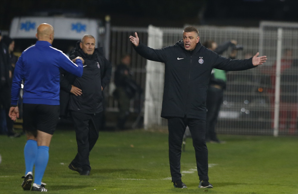 Trener Partizana ostao nem posle poraza - Ovo je razlog?!