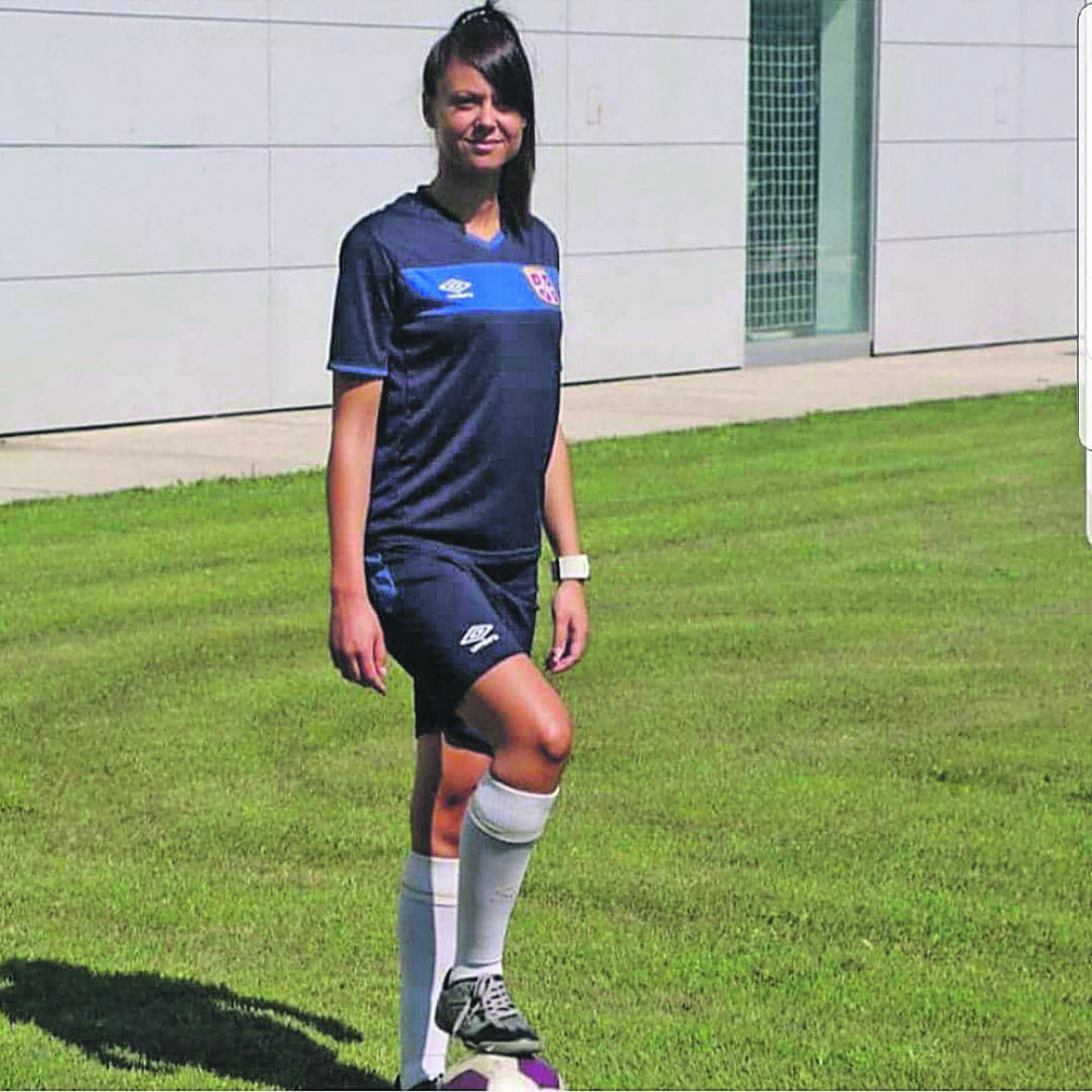 Prelepa Lazarevčanka sve zapaženija u svetu fudbala (FOTO)