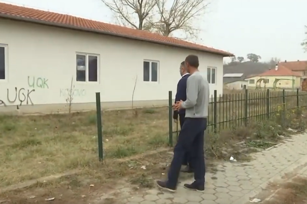 Na srpskoj kući osvanuo potpis stare grupe koju pamte po užasima! (VIDEO)