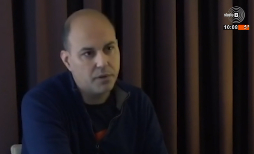 Đilasov najbliži saradnik stavlja kese ljudima na glavu i batina ih! (VIDEO)