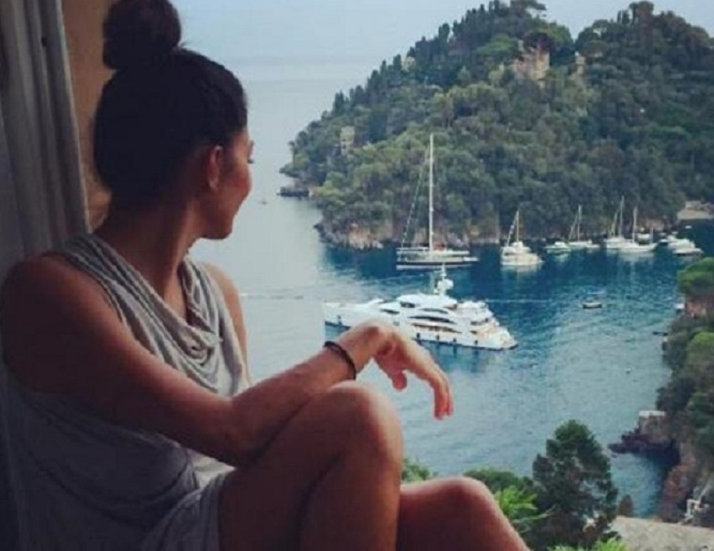 Pevačica prodaje vilu od 8 miliona evra, zlatni bazen, teretanu i jednu posebnu prostoriju! (FOTO/VIDEO)