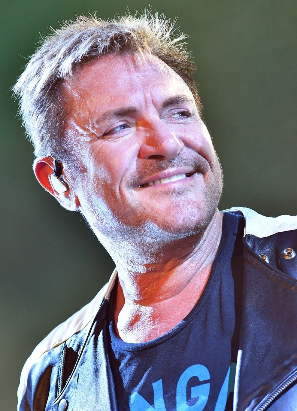 Slavni muzičar u tajnosti posetio Beograd, proslavio rođendan pa podigao tri prsta! (FOTO)